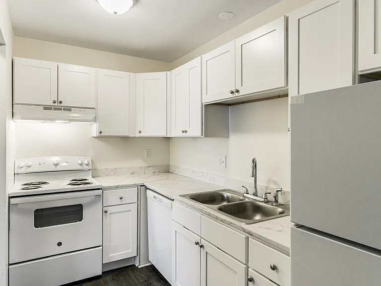 168 & 186 1st St #5 — Photo 7