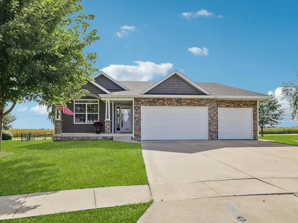 2455 E Highview Dr, Des Moines, IA 50320