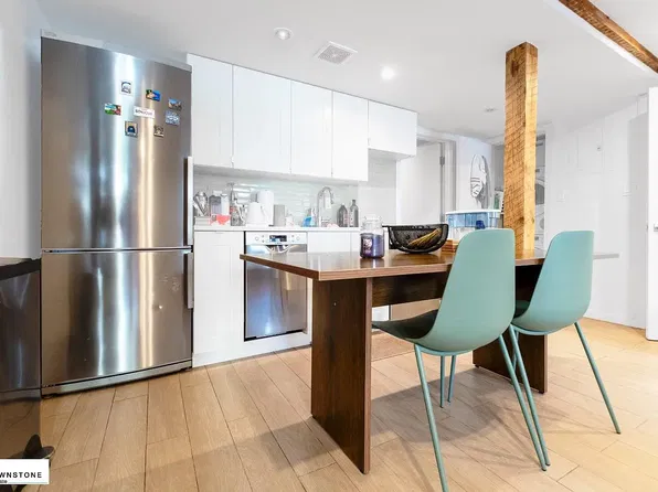 130 N 1st St #3, Brooklyn, NY 11249