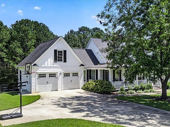 3rd image of 545 Hampton Farms Trl