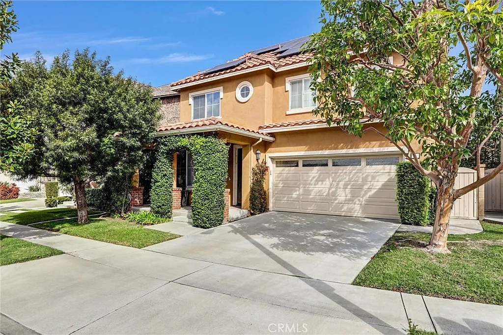 5 bed, 3.5 bath, 2737 sqft, $6,000 — Photo 2