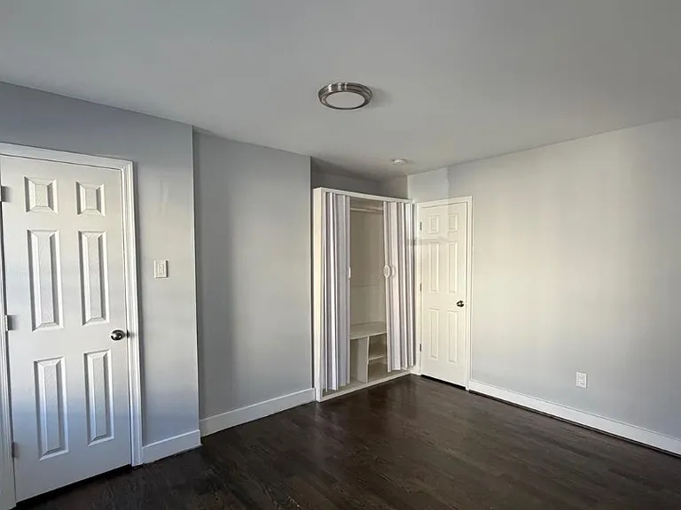 115 E Monmouth St — Photo 1
