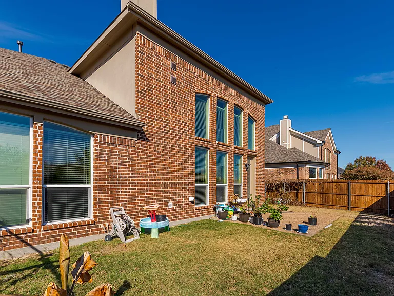 2555 Hannah Cir — Photo 33