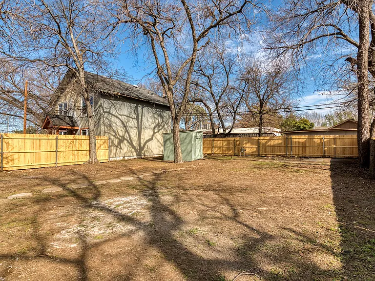 1817 Tremont Ave — Photo 16