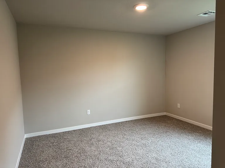 2114 E Toledo St — Photo 11