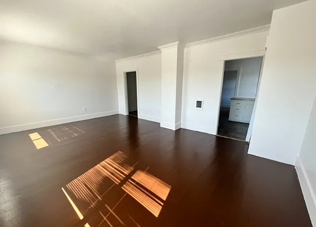308 W Market St — Photo 3