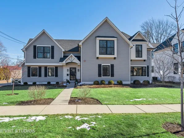 711 Prairie Ave, Barrington, IL 60010