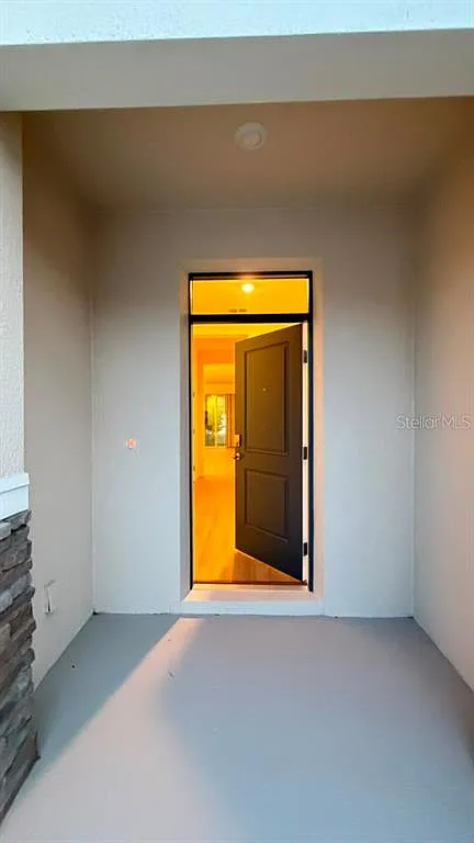 3 bed, 2.5 bath, 1673 sqft, $2,550 — Photo 2