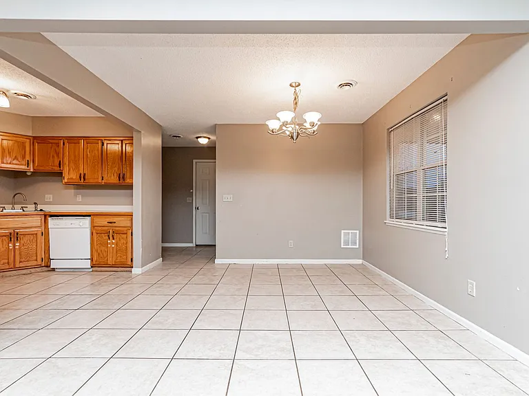 1528 Saint Marys Rd — Photo 5