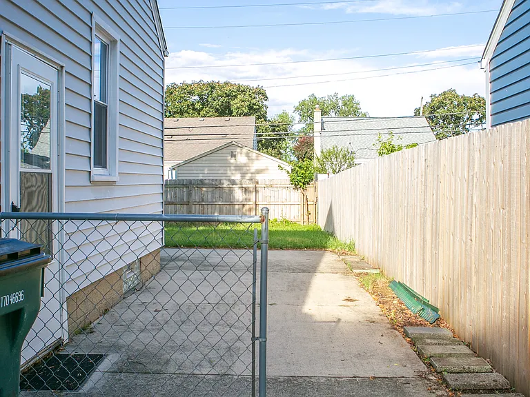 1906 Ardmore Ave — Photo 17