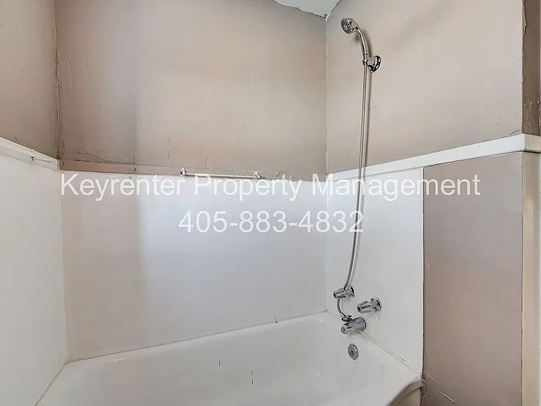 SW 27th St Complex — Photo 21