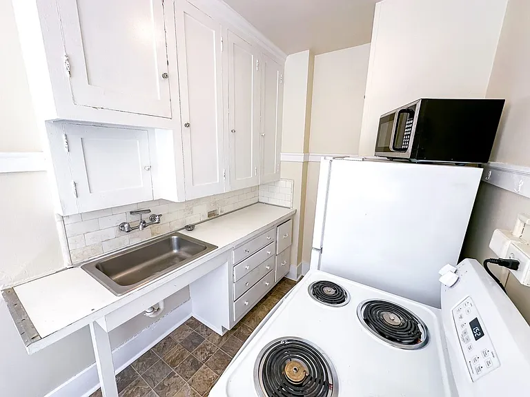 Belmont Apartments — Photo 14