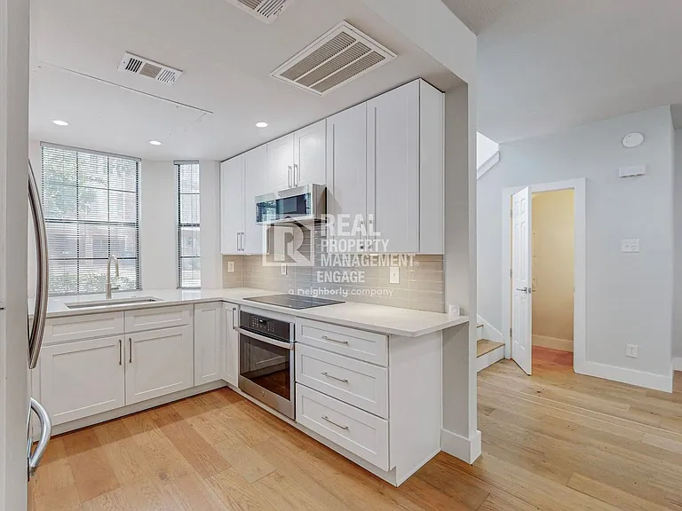 4307 Gilbert Ave #306 — Photo 9