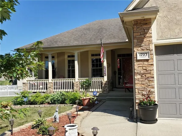 1703 NW Asbury Ct, Grain Valley, MO 64029