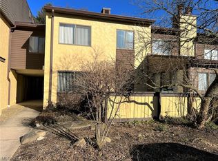 1096 Hampton Ridge Dr, Akron, OH 44313