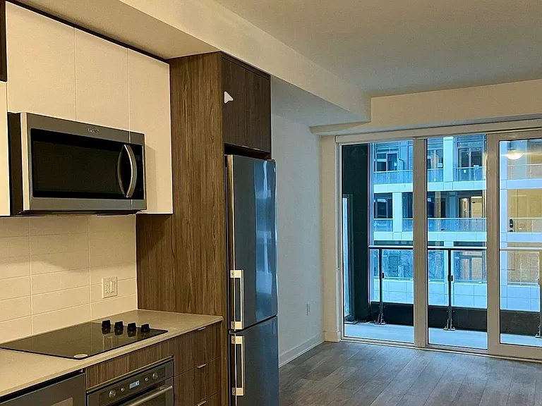 60 Princess St #352 — Photo 3