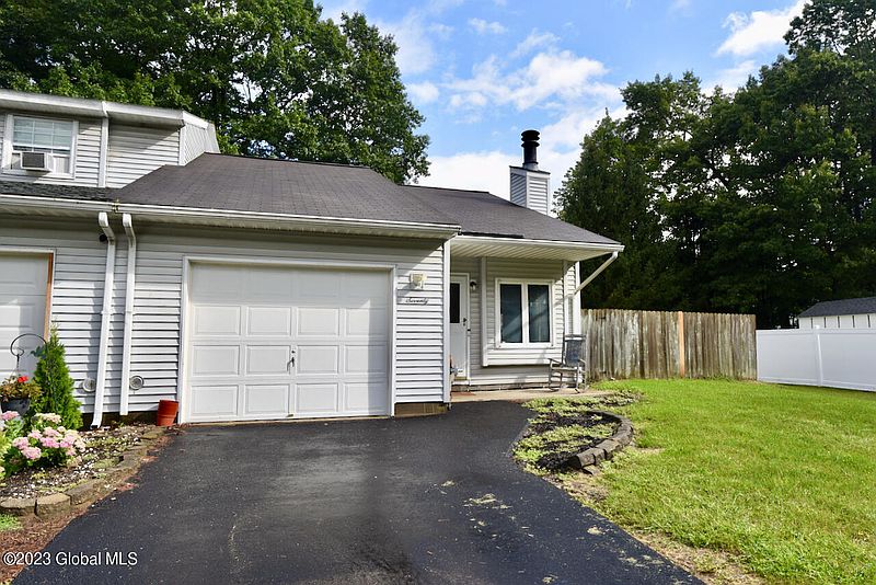 3rd image of 70 Tallow Wood Drive