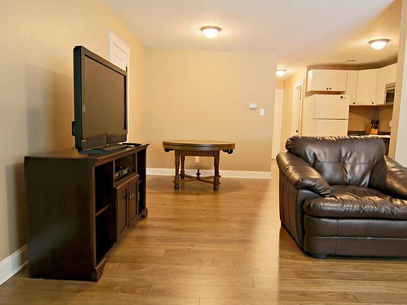 5th image of 455 Bramblewood Ln APT 1
