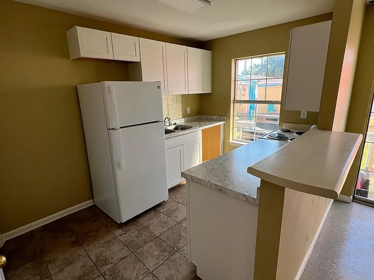 617 Gardenia St #1 — Photo 2