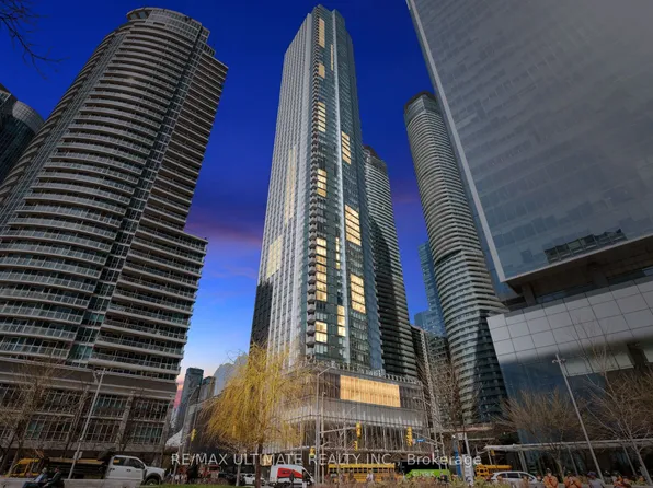 10 York St #3612, Toronto, ON M5J 0E1