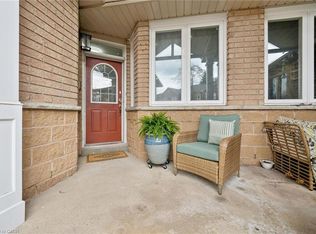 833 Scollard Ct #107, Mississauga, ON L5V 2B4
