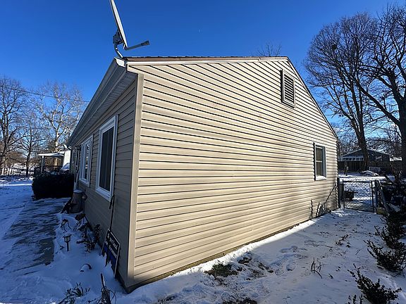 4th image of 911 Southgate Dr