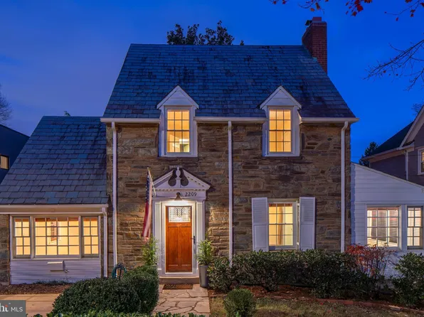 2209 Russell Rd, Alexandria, VA 22301