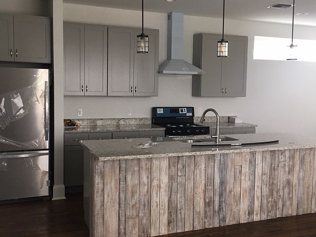 Kitchen and island - new, 
no decor