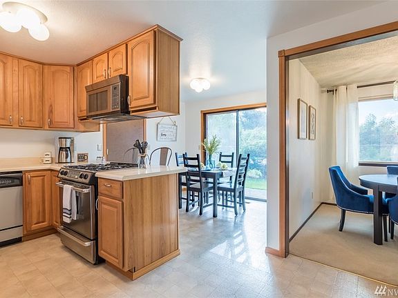 5th image of 839 Fenske Dr NE