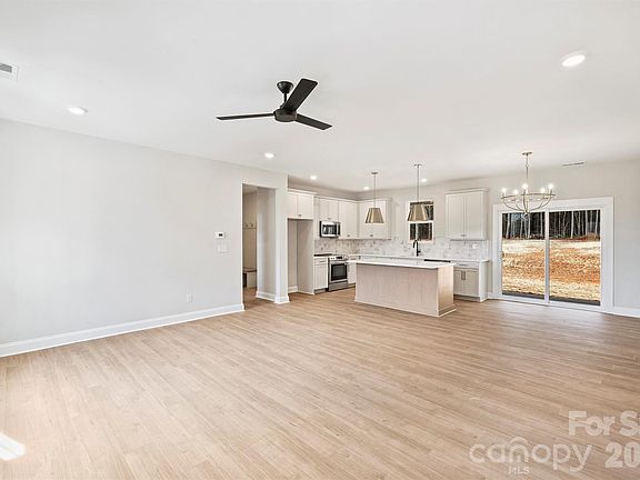 4th image of 2263 Lee Lawing Rd