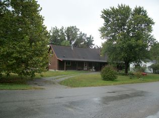 303 Boyd St, Eldorado, IL 62930