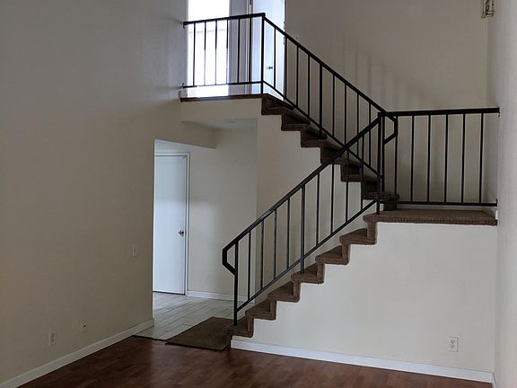 4th image of 435 Colony Knoll Dr
