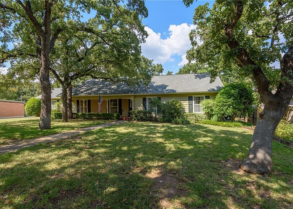 1st image of 1921 Laurelwood Dr