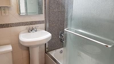 4th image of 349 E 61st St APT 1C