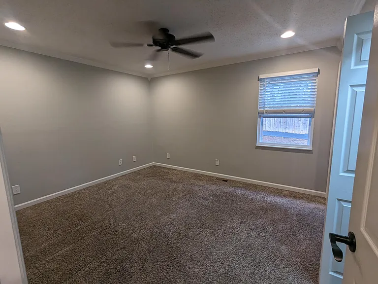 1424 Waynesboro Ln — Photo 8