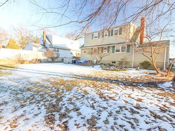 3rd image of 21-15 Carlisle Pl