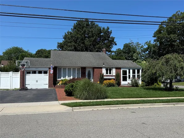 244 Ocean Avenue, Massapequa Park, NY 11762
