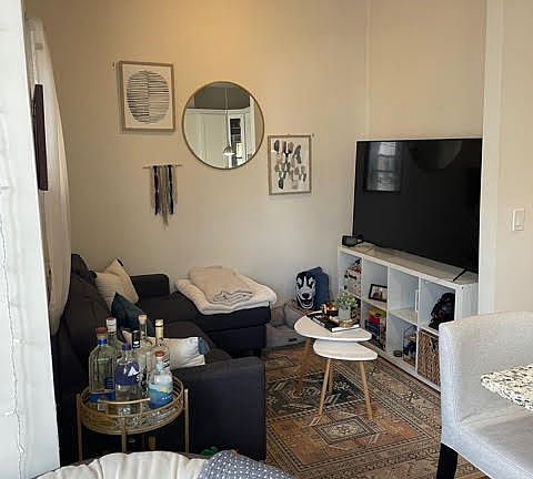 5th image of 112 Trenton St #2A