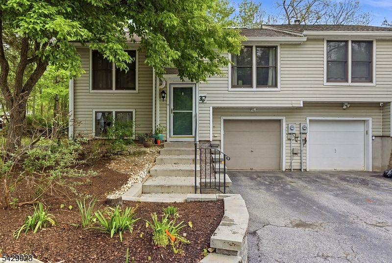 1st image of 37 Quail Ct