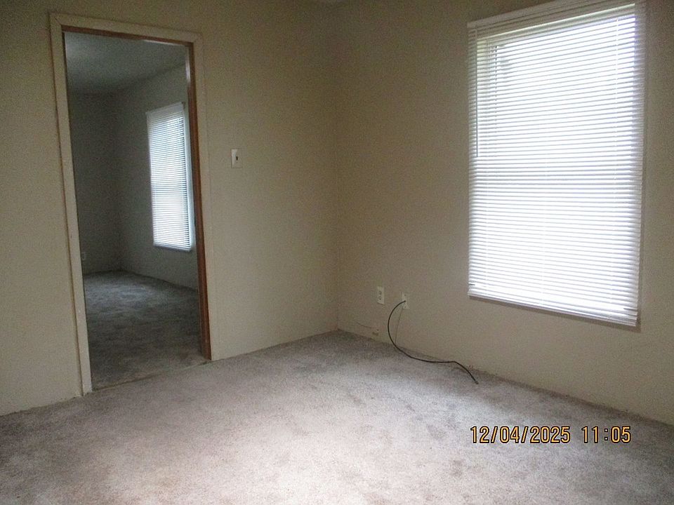 2nd image of 1116 E 1st St