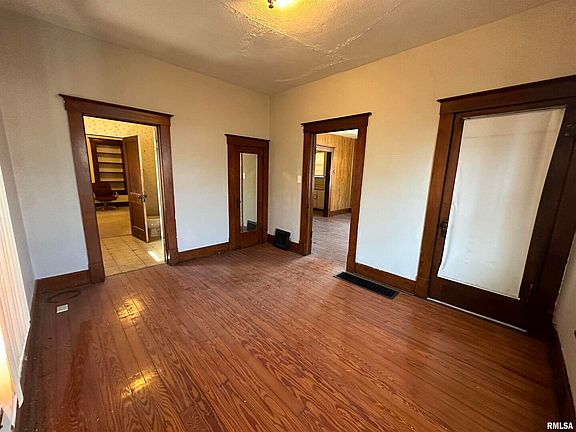 3rd image of 1923 Gartside St