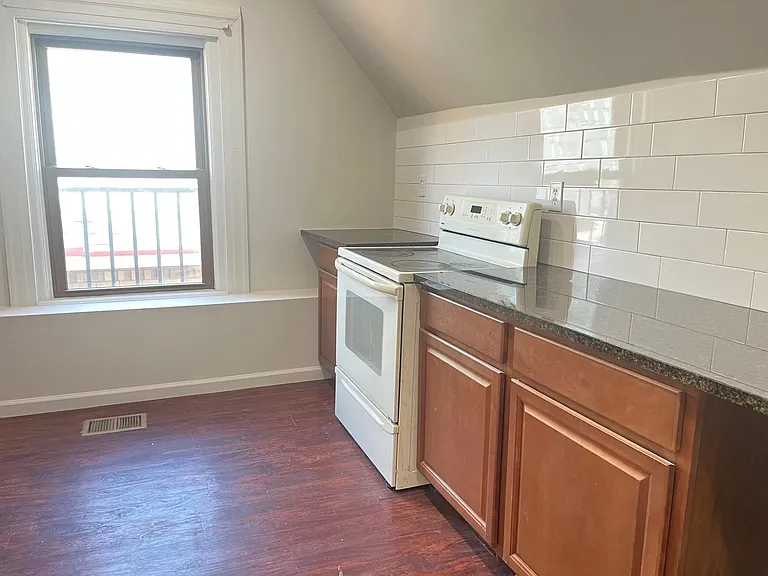 311 Stratford Ave #6 — Photo 14