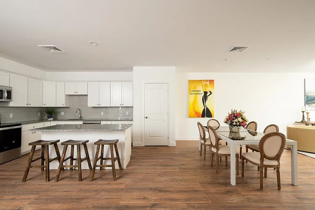 2 bed, 2.0 bath, 1660 sqft, $3,250 — Photo 2