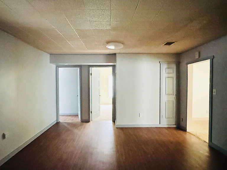 1510 E Harris Ave — Photo 4
