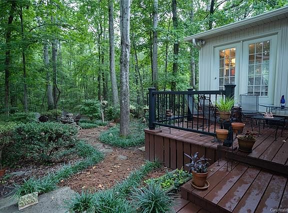 3rd image of 2818 Oakhurst Dr
