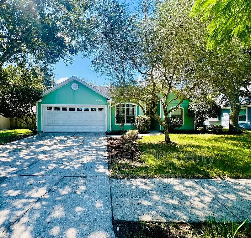 3 bed, 2.0 bath, 1362 sqft, $2,100 — Photo 2