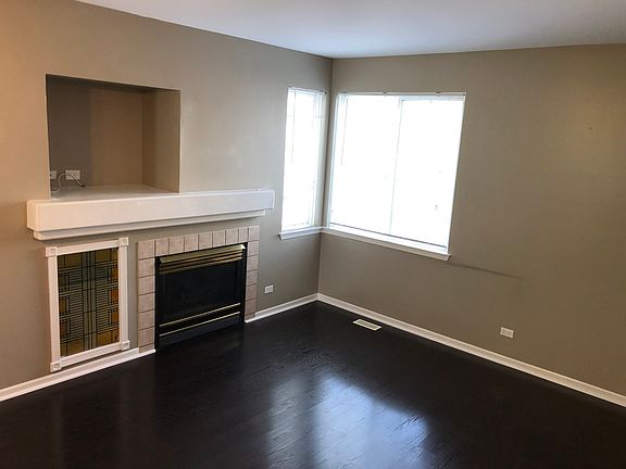 3rd image of 22 W Briarwood Dr