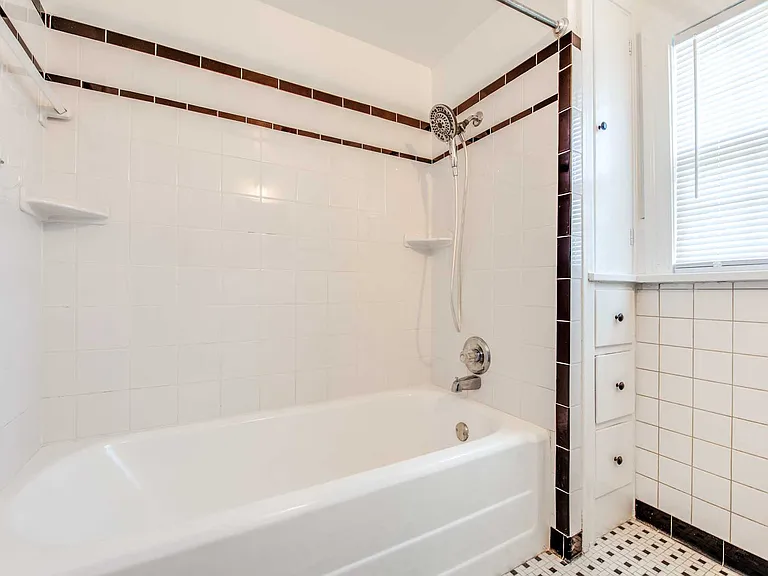 2321 NW 25th St — Photo 25