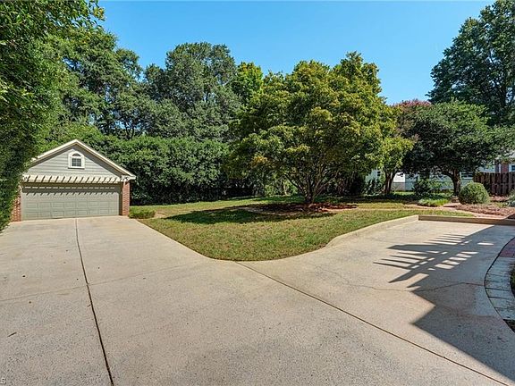 44th image of 618 Parkway Blvd