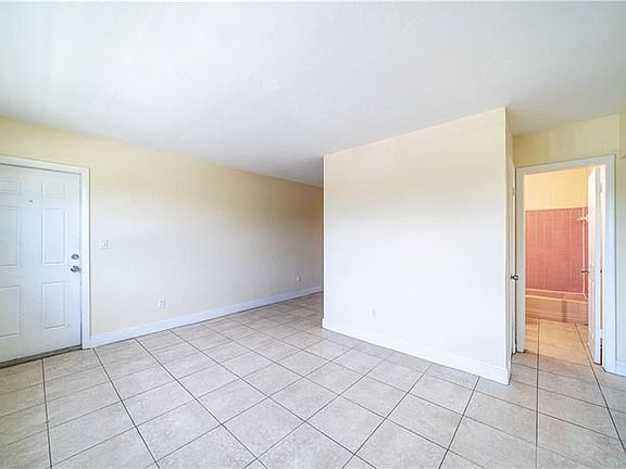 5th image of 16851 NE 21st Ave APT 20